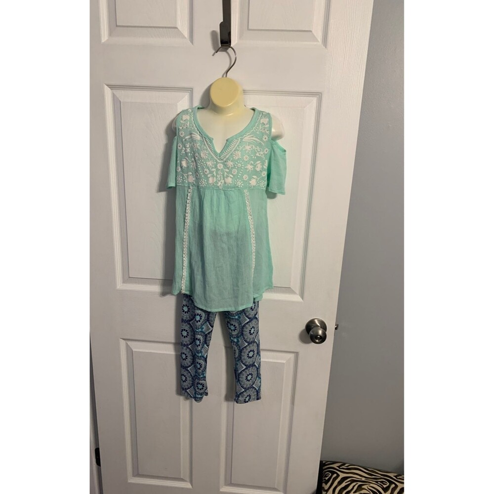 One Step Up cold shoulder top and leggings. Size 7/8. New without tags.